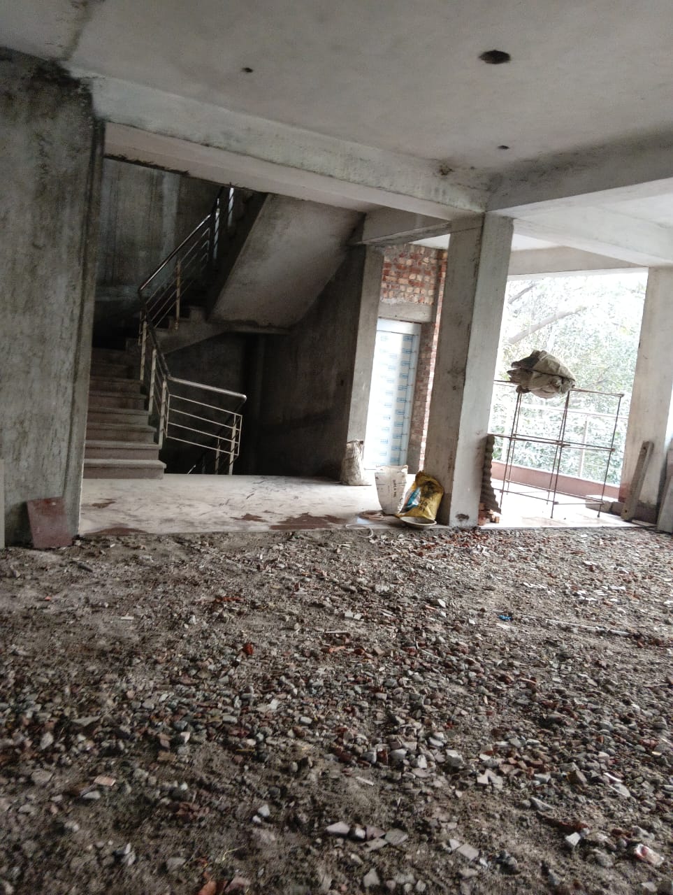 1200 YARD INDUSTRIAL FLOOR FOR LEASE IN NARAINA