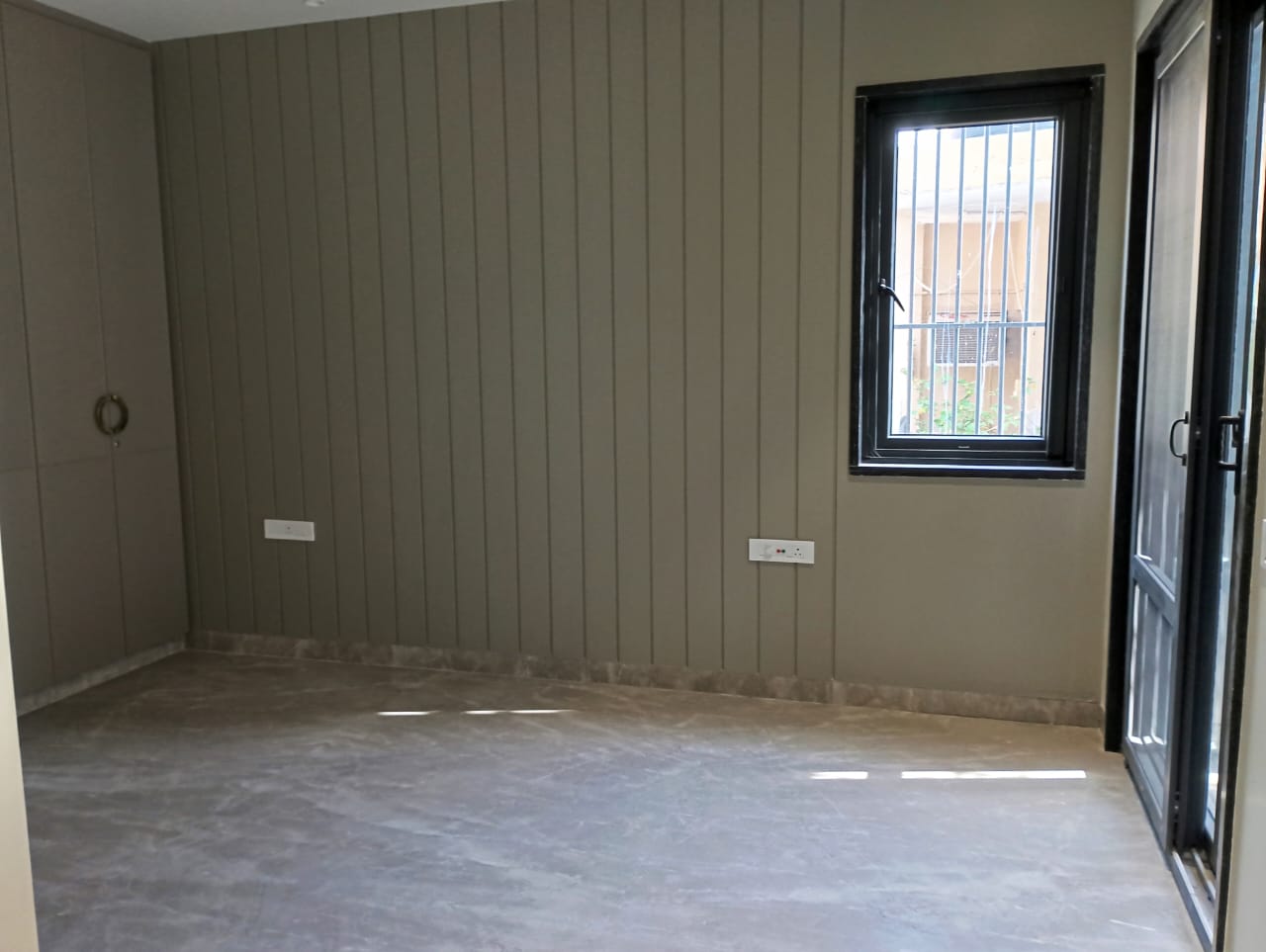200 YARD RESIDENTIAL FLOOR FOR SALE IN NARAINA VIHAR