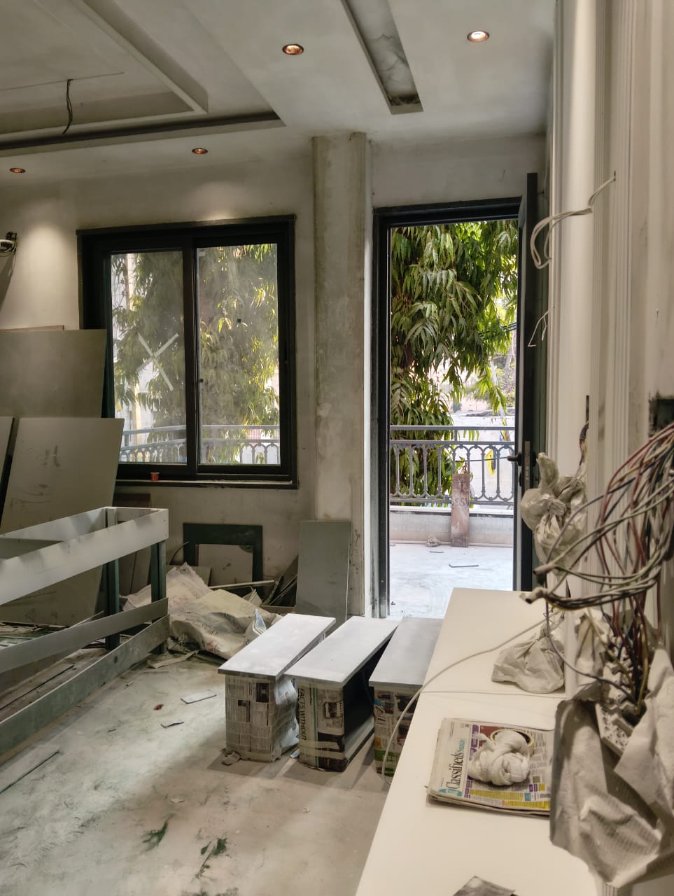 200 YARD RESIDENTIAL FLOOR FOR SALE IN NARANIA