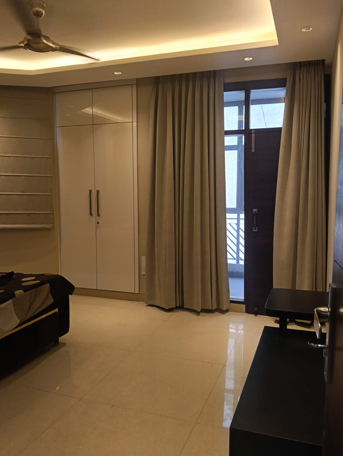 200 YARD RESIDENTIAL FLOOR FOR LEASE IN NARAINA VIHAR