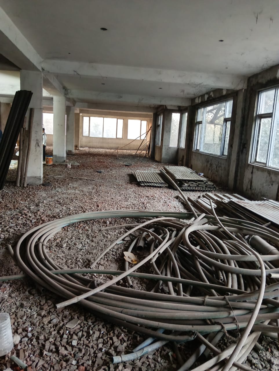 1200 YARD INDUSTRIAL FLOOR FOR LEASE IN NARAINA