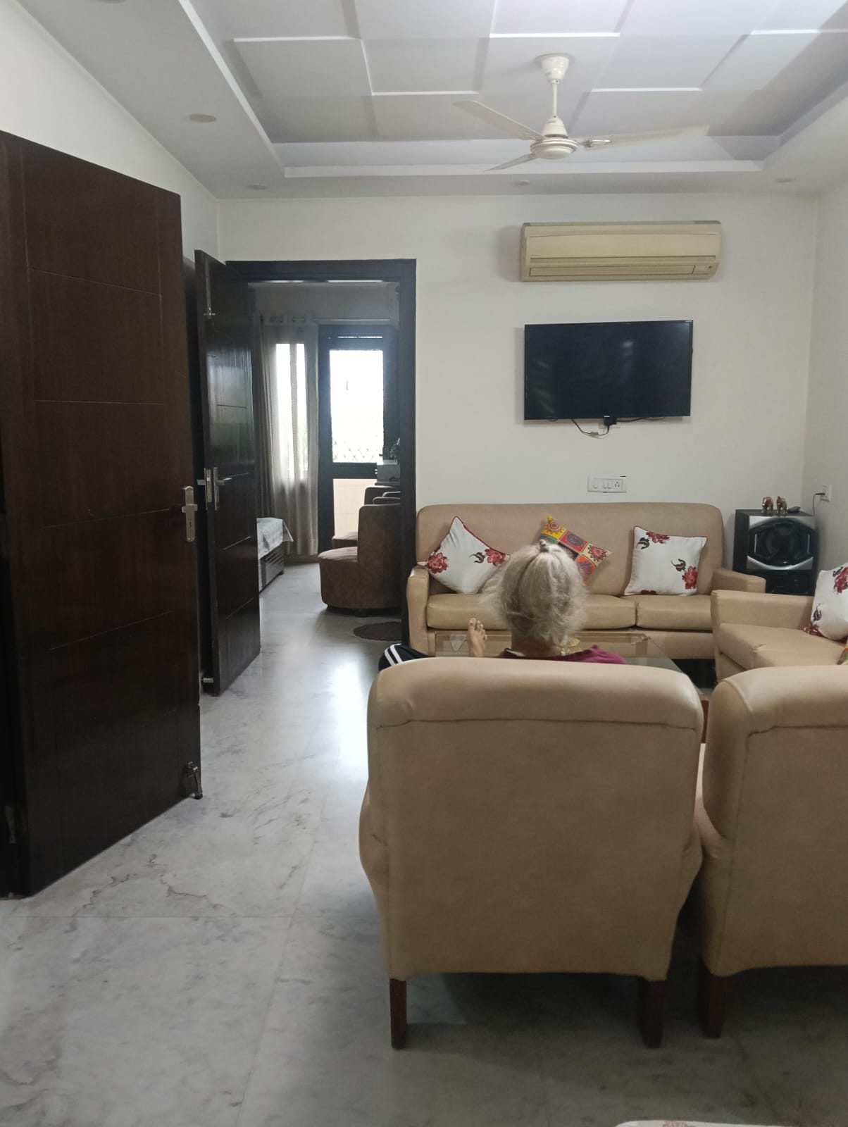 125 YARD RESIDENTIAL FLOOR FOR SALE IN NARAINA VIHAR