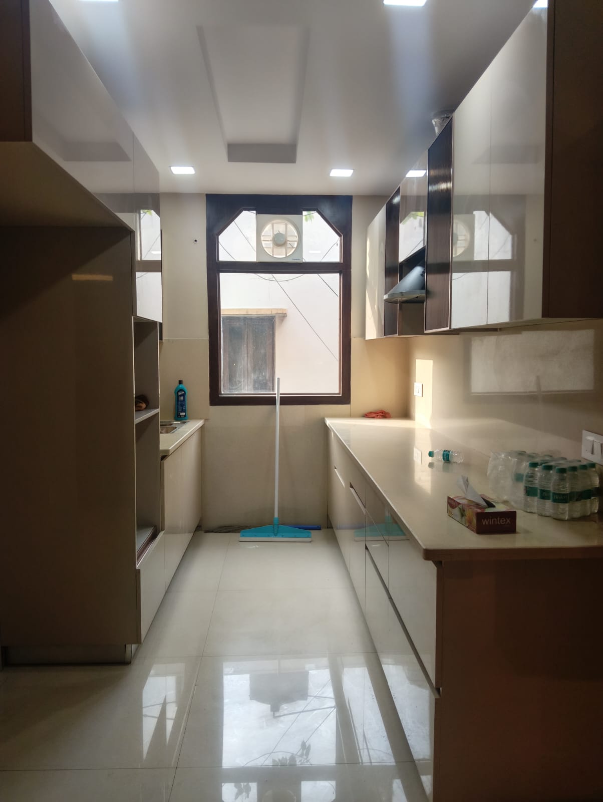 200 YARD RESIDENTIAL FLOOR FOR LEASE IN NARAINA VIHAR