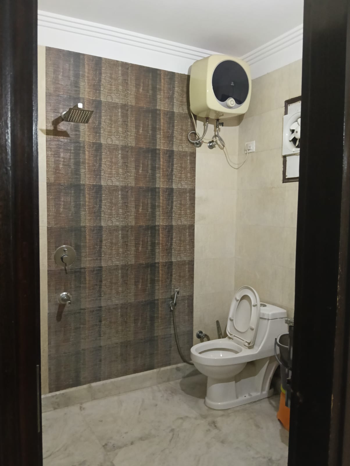 125 YARD RESIDENTIAL FLOOR FOR SALE IN NARAINA VIHAR