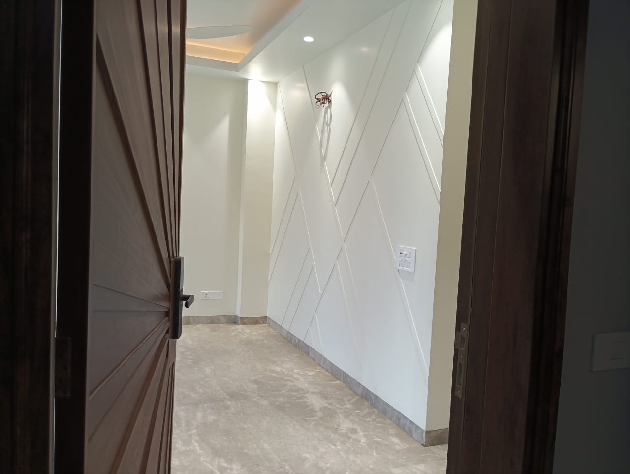 200 YARD RESIDENTIAL FLOOR FOR SALE IN NARAINA VIHAR