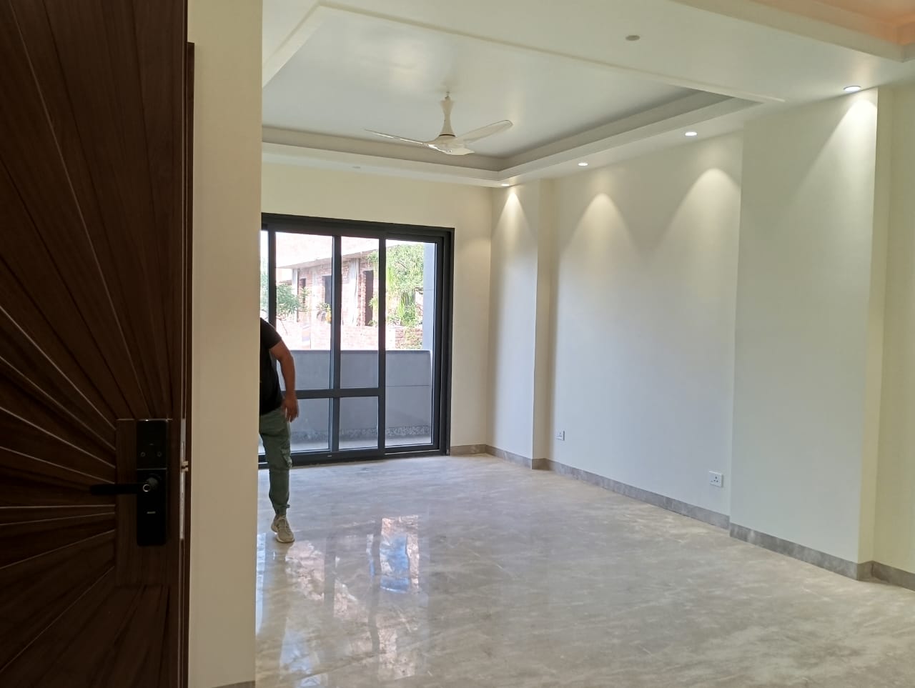 200 YARD RESIDENTIAL FLOOR FOR SALE IN NARAINA VIHAR