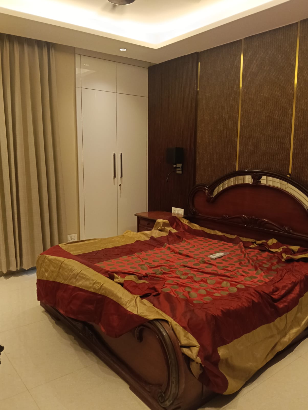 200 YARD RESIDENTIAL FLOOR FOR LEASE IN NARAINA VIHAR