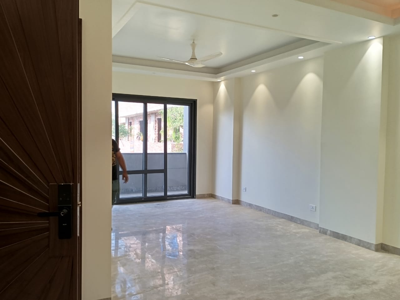 200 YARD RESIDENTIAL FLOOR FOR SALE IN NARAINA VIHAR