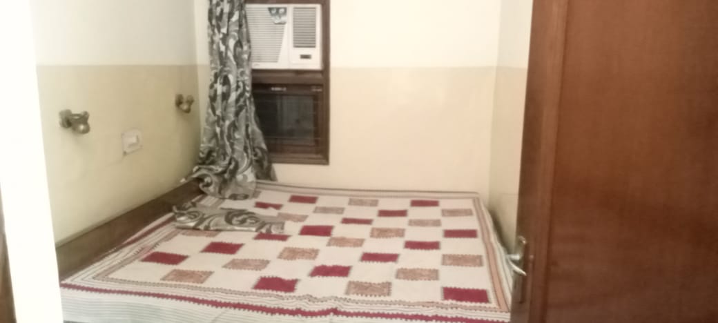 125 YARD RESIDENTIAL FLOOR FOR LEASE IN NARAINA VIHAR