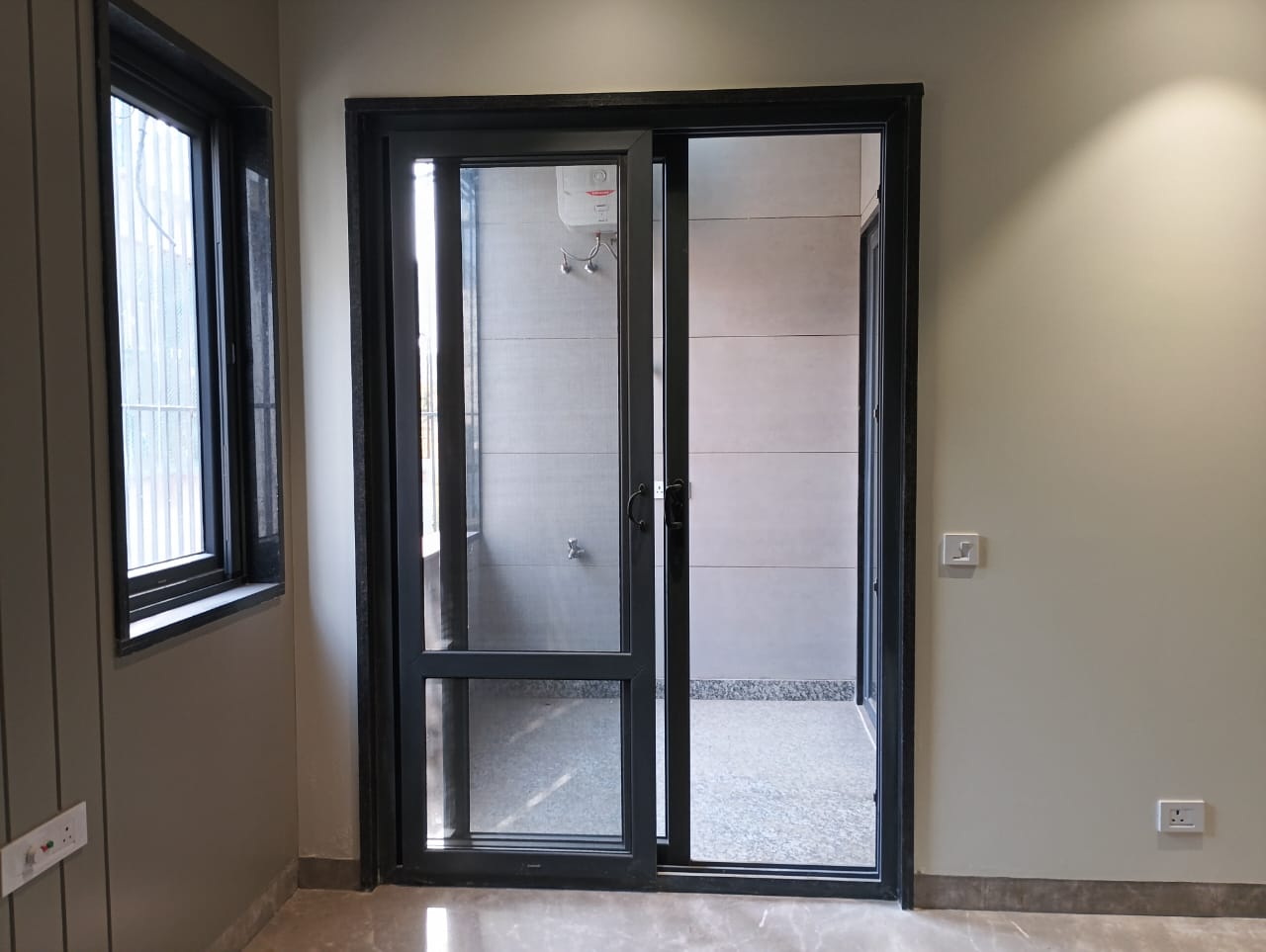 200 YARD RESIDENTIAL FLOOR FOR SALE IN NARAINA VIHAR