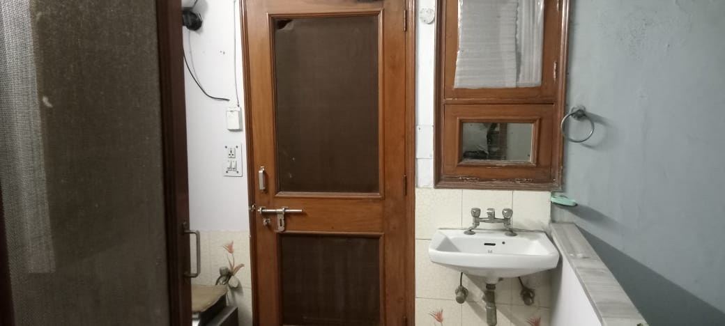 125 YARD RESIDENTIAL FLOOR FOR LEASE IN NARAINA VIHAR