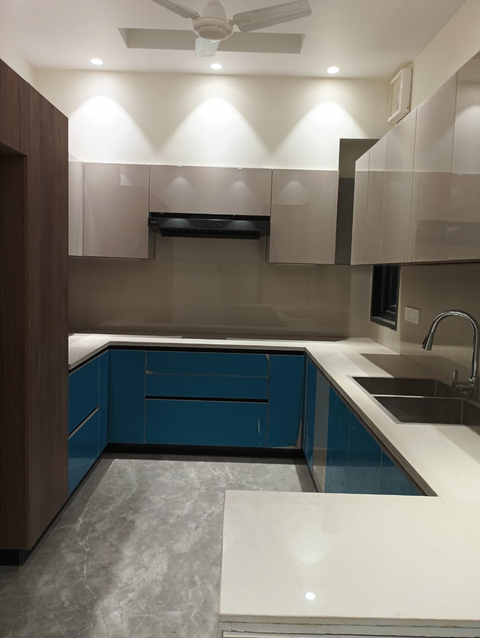 200 YARD RESIDENTIAL FLOOR FOR SALE IN NARAINA VIHAR