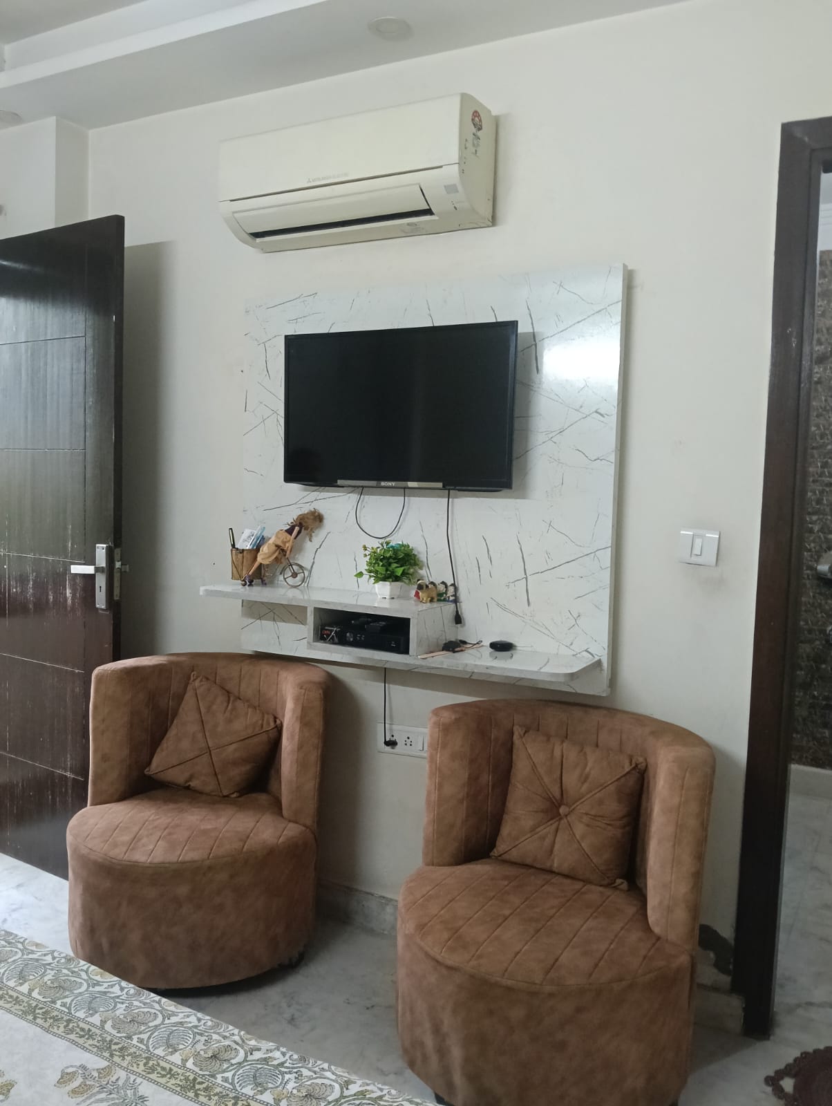 125 YARD RESIDENTIAL FLOOR FOR SALE IN NARAINA VIHAR