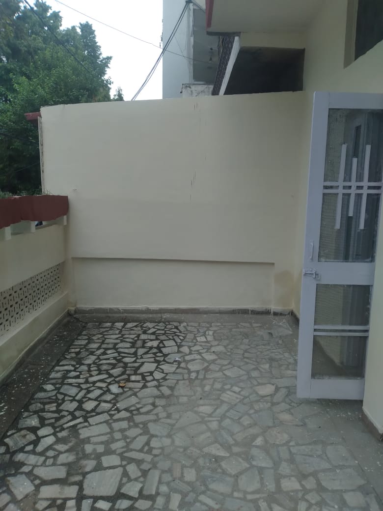 150 YARD RESIDENTIAL FLOOR FOR SALE IN NARAINA VIHAR