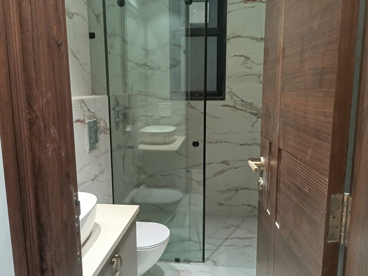 200 YARD RESIDENTIAL FLOOR FOR SALE IN NARAINA VIHAR